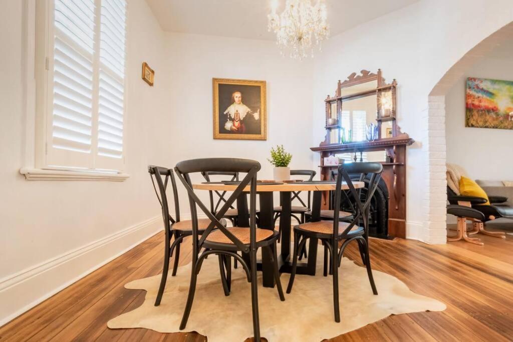Historic Beauty In The Cbd! Parking And Wifi Leilighet Launceston Eksteriør bilde